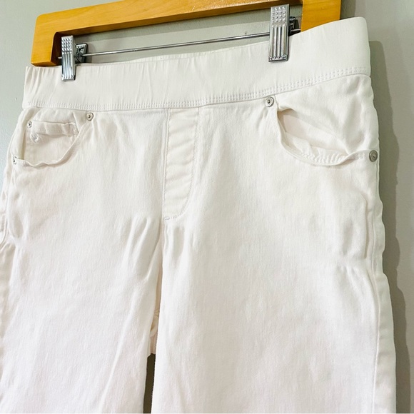 Gloria Vanderbilt Avery Bermuda Shorts 6 - Picture 2 of 6